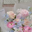 사랑스러운 봄을 담은 꽃다발