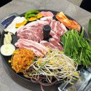 솥뚜껑삼겹살아중점 | 전주 맛집 아중리에 위치한 솥뚜껑 위에 삼겹살 야채가 가득한 맛집 아중솥뚜껑삼겹살 아중점