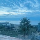 바다 위 언덕 이미지