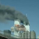 9/11 공격을 JVC 핸디캠으로 촬영한 사람들이 몇 년 후에 소셜 미디어에 게시. 비행기는 한 번도 없었습니다. 이미지
