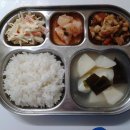 9월2일 (수) 안매운 오징어덮밥, 다시마감자국, 양배추 샐러드, 깍두기 이미지