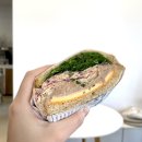 커피숍 “1991케이크앤카페” :: 카페라떼, 쑥크림...참치마요 샌드위치, 악마의 초코 케이크 후기