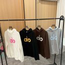 홍원개발화이트피플 | ALO YOGA 로고 후디 | 2007년, LA에서 시작된 웰니스 레볼루션, 알로요가가 완성한 마인드풀 럭셔리