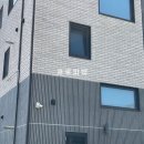주택 담장 앞 이미지
