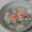 현미밥으로만든 해물 수제비 이미지