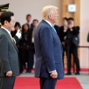 ‘일장기 패싱’ 트럼프, 태극기 앞에선 이 대통령과 함께 섰다 이미지