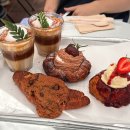 예인창인테리어 | [성수 카페] 성수동 핫플 카페 &#34;천상가옥&#34; | 시그니처 라떼와 디저트 세 가지 솔직 후기