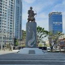 윤흥신장군동상 앞 이미지