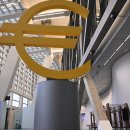 ECB, 자금으로 현금 버퍼 고갈로 AI 주식 '거품' 경고 이미지