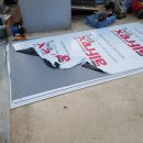 알루미늄 복합 판넬과 문고리. 경첩(차량용 켄넬 제작용) 이미지