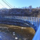 “걷다 보면 아찔하다는 말이 무슨 뜻인지 알게 된다”… 얼음으로 가득한 주상절리길 겨울여행지 이미지