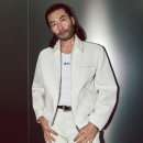 럭키가이 | 무신사 스탠다드 [노홍철 컬래버] 럭키 가이 데님 스포츠 재킷 [크림] | 와이드 팬츠 위로 크림 톤이...