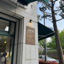 커피가있는풍경 - 남구 솔밭로 37-10 | [강릉독립서점] 책방지기의 감성적인 북큐레이션과 맛있는 커피가 있는 ‘윤슬서림’ 방문 후기
