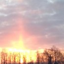 일출이 만들어낸 장관… 하늘을 수놓은 빛나는 십자가 이미지