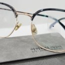 미소짓는안경원 이미지