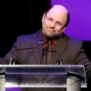 ‘Seinfeld’ Star Jason Alexander Says He Was Bribed to Leak Series Finale Secrets 이미지