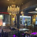 cocos(코코스) | 대형스크린이 있는 단체로 오기 좋은 분위기 좋은 술집 ‘코코스 COCOS’, 웰시코기 강아지 너무 귀여워!