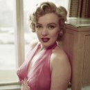 (25년 12월 정동희 뷰) 마릴린 먼로의 옷은 샤넬 향수이고 후각은 원초적 증거이다 지금은 유튜브와 AI시대라고 부를 정도로 많은 이미지