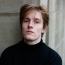 루이스(LOUIS) 이미지