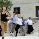 세탁하는 남자들 이미지