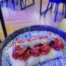 육회랑 연어랑 이미지