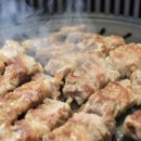 고기 굽는 남자 이미지