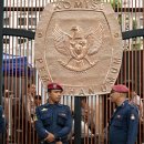 선거관리위원회 건물 앞 이미지