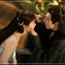 "남편은 아내의 눈썹을 그려주고,아내는 남편의 머리를 빗어준다"의 클리셰. 이미지