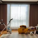 거실 : 린넨무지나비주름(화이트)+암막형상기억커튼(인디핑크) / 안방 베란다 : RGB 블라인드&gt; *이 전설치*