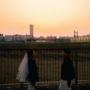 자연을 담은 리스 스타일링 | 서울 웨딩스냅 추천｜추억의 데이트 코스로 담은 자연스러운 웨딩스냅 후기