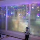 (주)케이엠파트너스 상상놀이터 | 트리 없어도 충분해요, 집 안 작은 크리스마스🎄 레인보우 LED 줄조명 후기