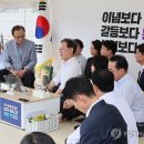 &#39;단식 천막&#39; 찾은 이해찬 &#34;이대로면 파시즘&#34;…이재명 &#34;연성독재&#34;(종합) 이미지