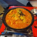 매콤함과 단맛, 고기의 고소함이 어우러지는 고추장 찌개 맛집 BEST5 이미지