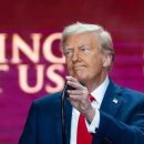 LIVE: Trump Delivers Remarks to TPUSA at Dream City Church 트럼프 대통령 실시간생방연설 이미지