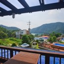 호수가에 펜션 이미지