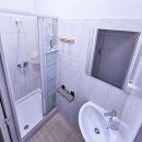 아라민박 | 파리 민박, 문라이트 하우스