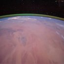 화성 대기서 산소 원자가 발산하는 녹색 빛 첫 관측 이미지