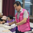 장마·폭염 피하고 온정 채웠다… 제천 ‘사랑의 밥차’ 실내서 피어난 나눔 이미지
