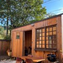 창가의 풍경 이미지