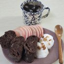 빵굽빵굿 | 뚜레쥬르 더블 초코 바게트 초콜릿 사르르 에프굽 후기