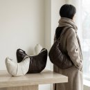 손으로 전해오는 아름다운 우리 매듭 | 르메르 크로와상백 (범백): 화이트/다크초코, 힙한 데일리백 코디 (스몰 vs미디엄vs라지 비교)