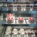 205 | 홍대입구역 카페 추천 / 딸기 케이크가 맛있는 '키친205' 홍대점 후기