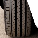 차와 타이어 이미지