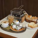 5287 | [서울/홍대] 모멘트커피 2호점 후기｜직접 구워 먹는 야끼빵 세트, 일본 감성 카페 추천 🍞☕ (내돈내산...