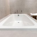 욕실에 &#39;이렇게&#39; 앉아보세요… 30분이면 군살이 확 줄어듭니다 이미지