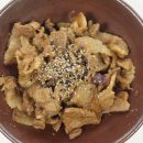 꺼먹돼지 이미지