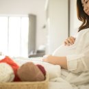 임신 1~3개월, 태아를 위해 임신한 부부가 함께하기…베이비문 또는 휴가 이미지