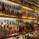 유니브레드 | 성수동 느좋 위스키바- 도슨트BAR 혼자가도 편한 곳