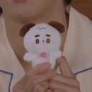 인형 목에 사탕이야? 이미지
