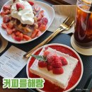 해랑 | 원신흥동카페, 감성 가득한 "커피를해랑" 딸기 티라미수, 크로플 후기